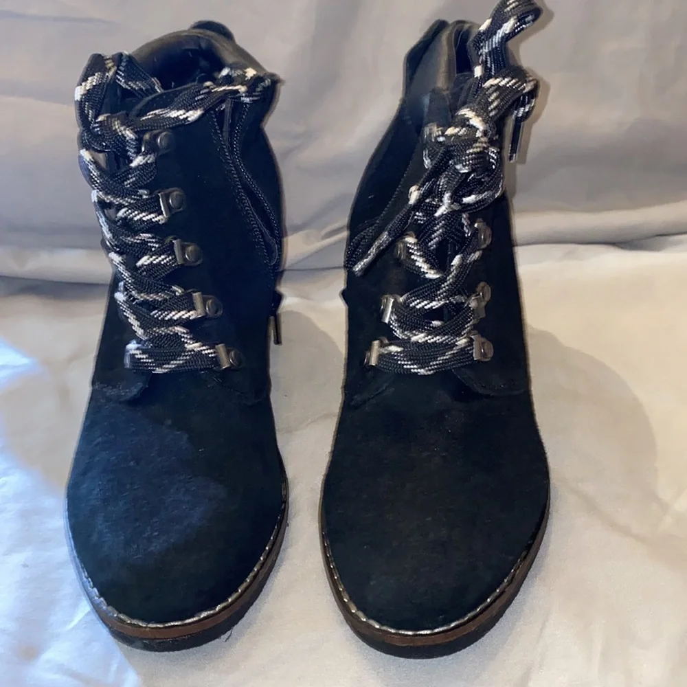 Never worn black white mountain upper leather wedge bootie